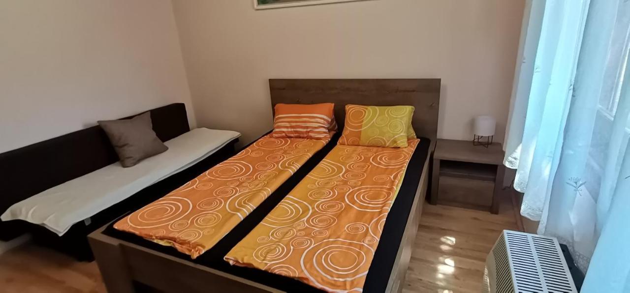 Szarkalab Apartman Hajduszoboszlo Exterior photo